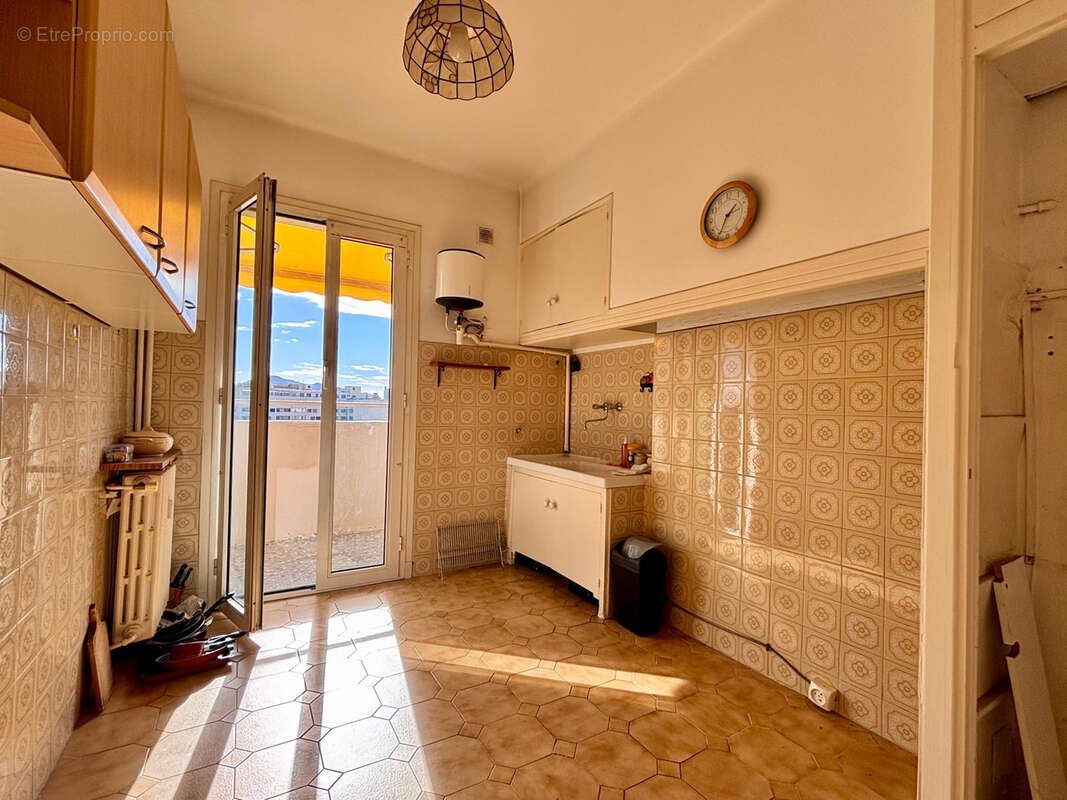 Appartement à MARSEILLE-5E