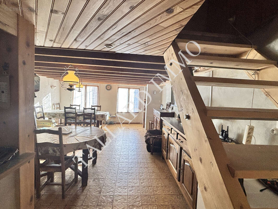 Maison à BAYONS