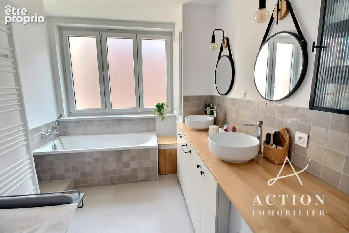 LILLE - Appartement T4 de 137M² avec GARAGE & CAVE - photo 8