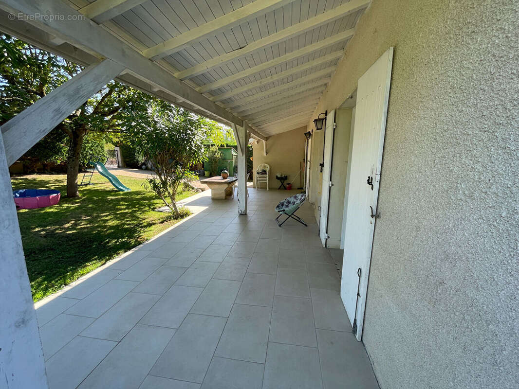 Maison de plain-pied avec piscine et jardin à Penne-d'Agenais - photo 4