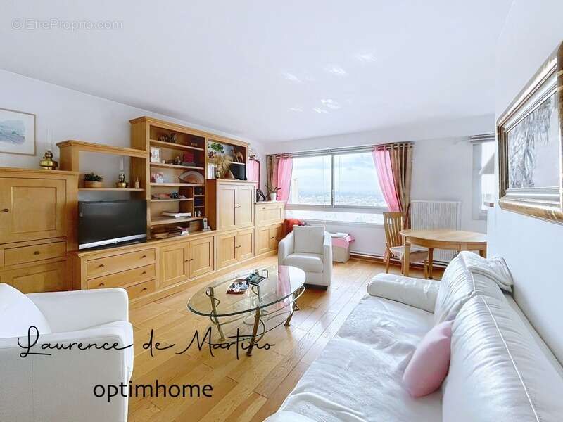 Appartement à COURBEVOIE