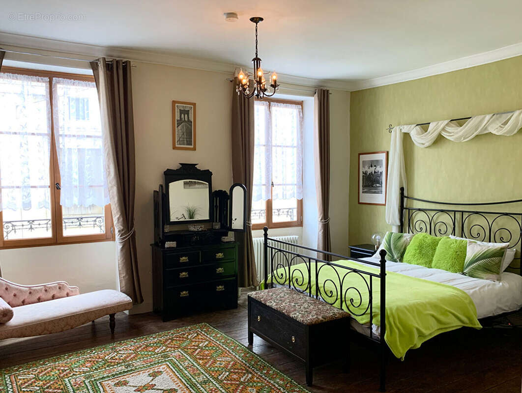 Maison à CHAMPAGNE-MOUTON