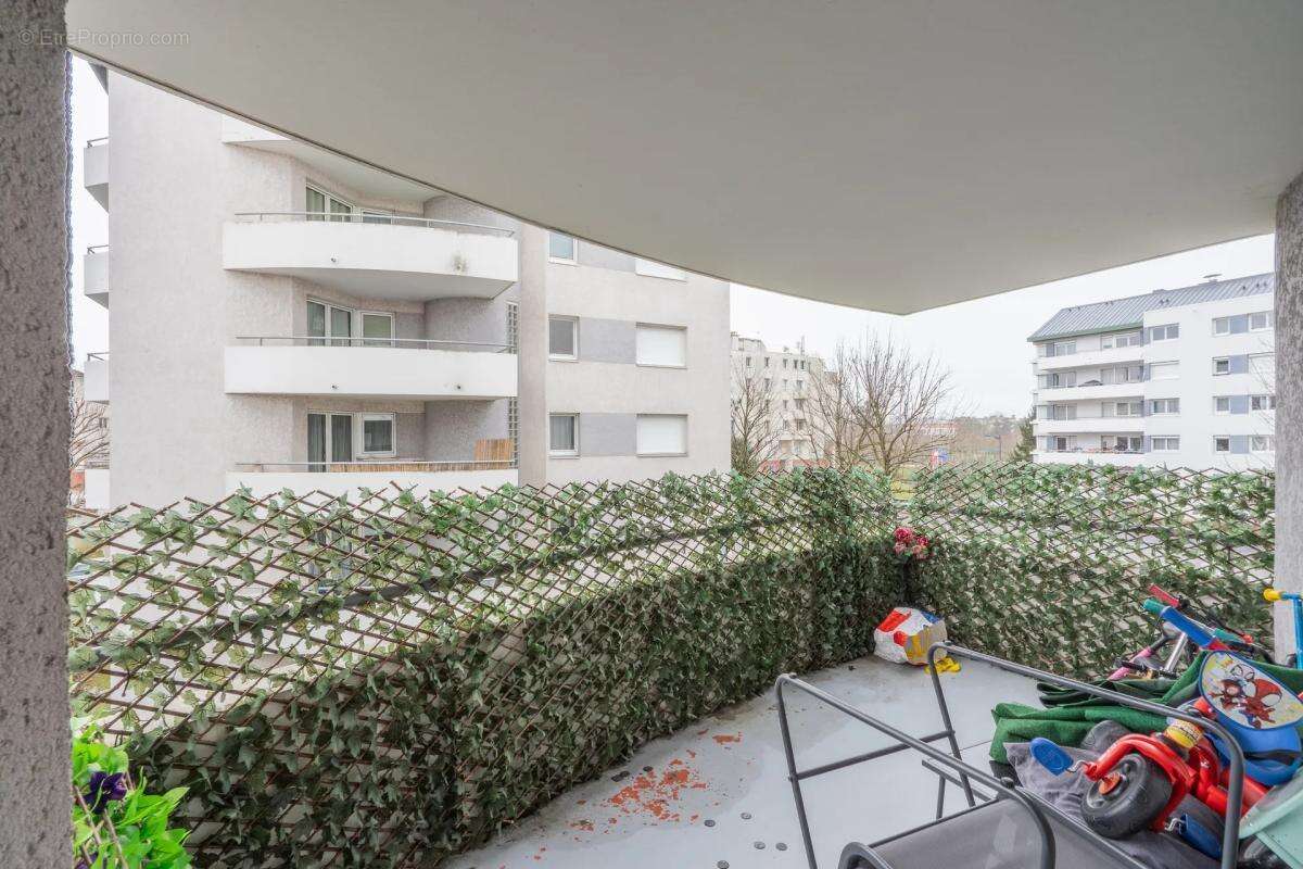 Appartement à DUGNY