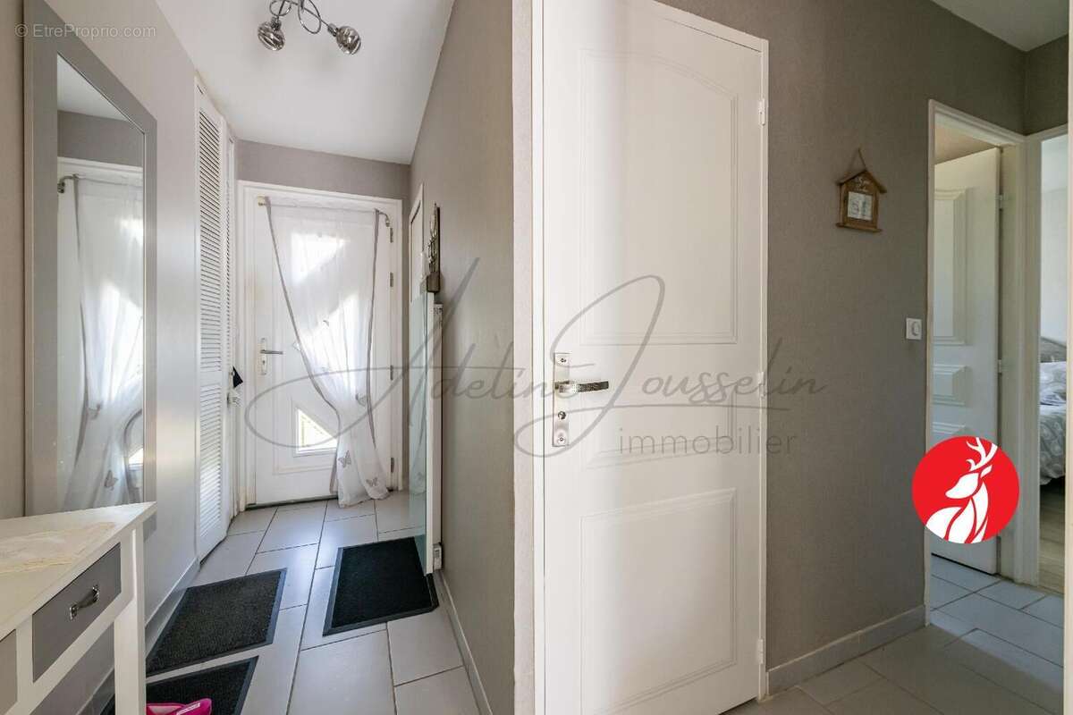 Maison à LA CHAPELLE-LA-REINE