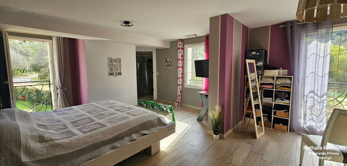 Maison à VINS-SUR-CARAMY