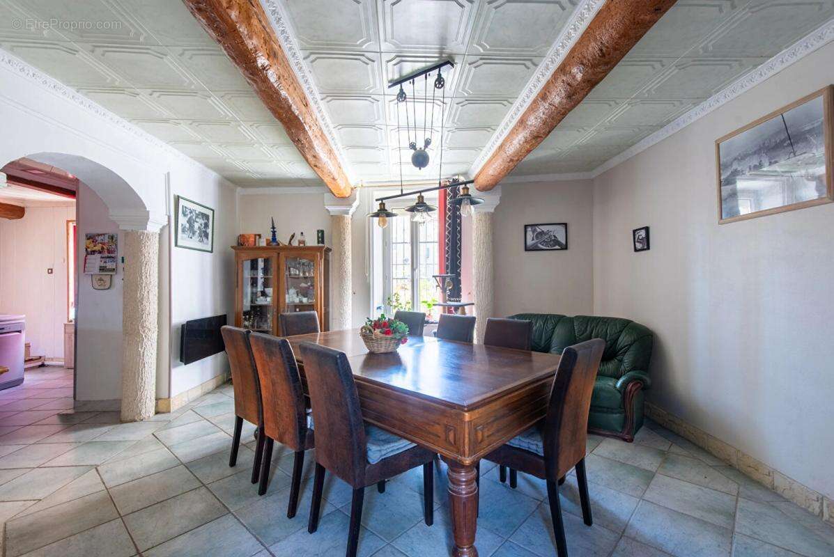 Maison à LE PONTET
