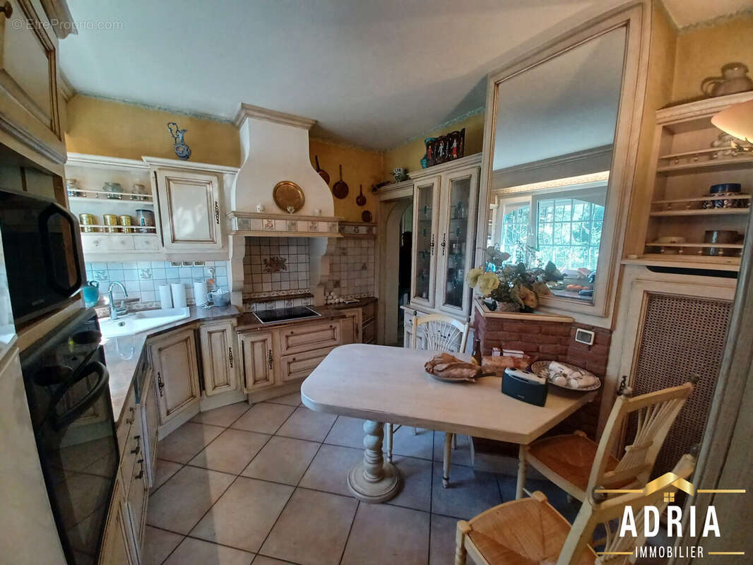 Cuisine - Maison à DORNOT