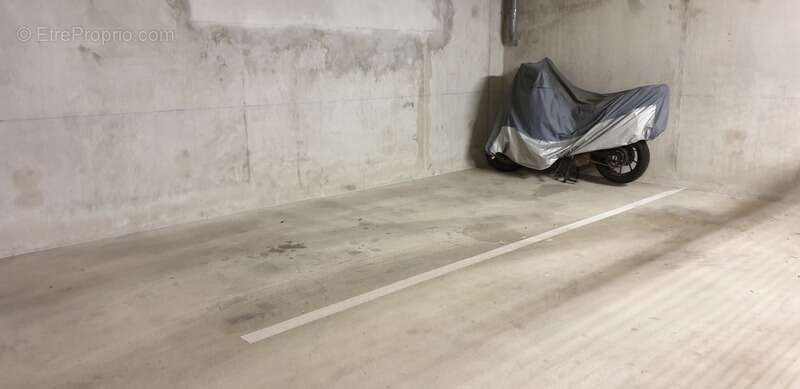 Parking à VILLENAVE-D&#039;ORNON