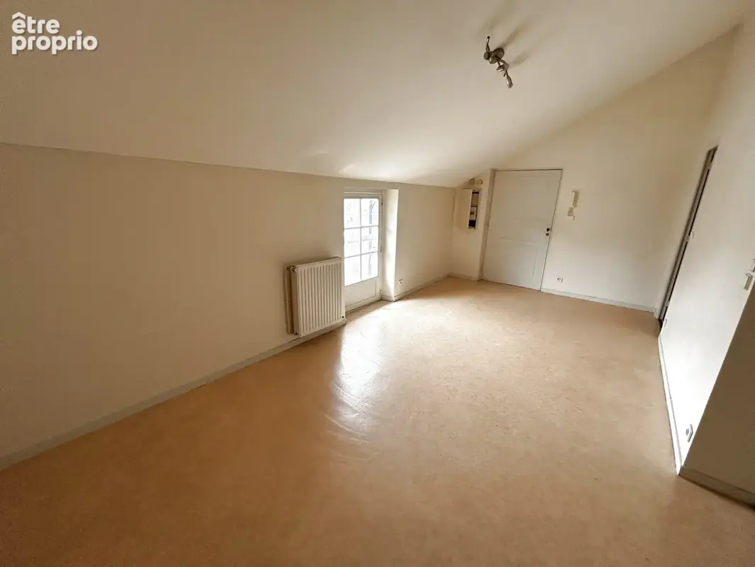 Type 3 dans immeuble de caractère - coeur de ville - photo 3
