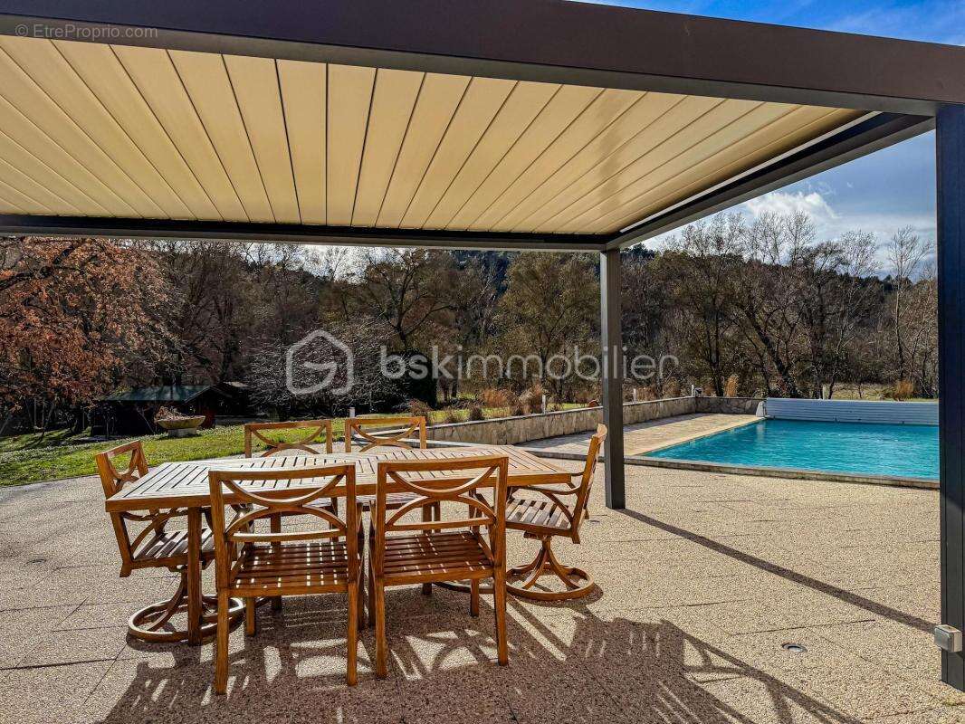 À chateauvert (83670) propriété d’exception de 570 m² avec deux appartements indépendants, piscine, grand terrain et accès à la  - photo 20