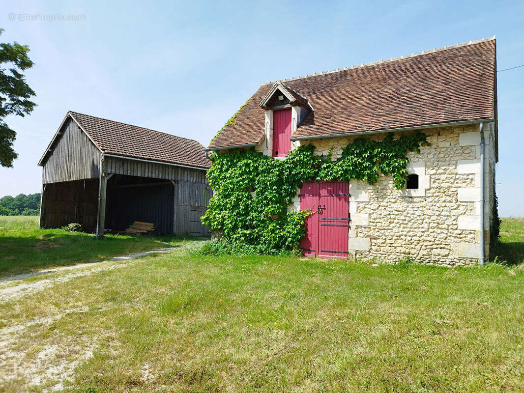 Maison à NOUANS-LES-FONTAINES
