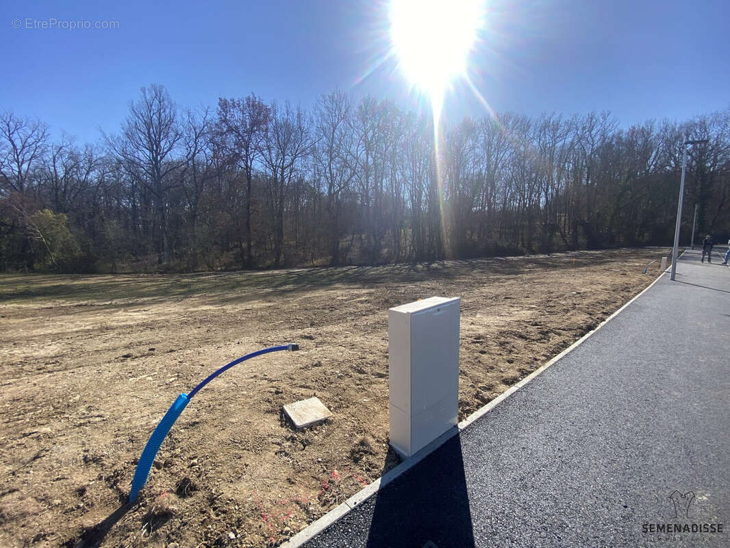 Terrain à SAINT-CLAR-DE-RIVIERE