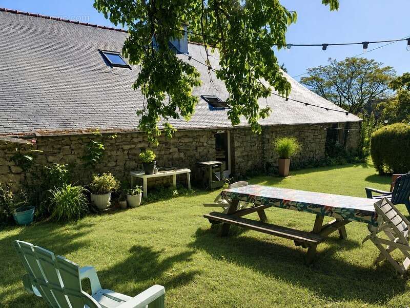 Maison à SAINT-JACUT-LES-PINS