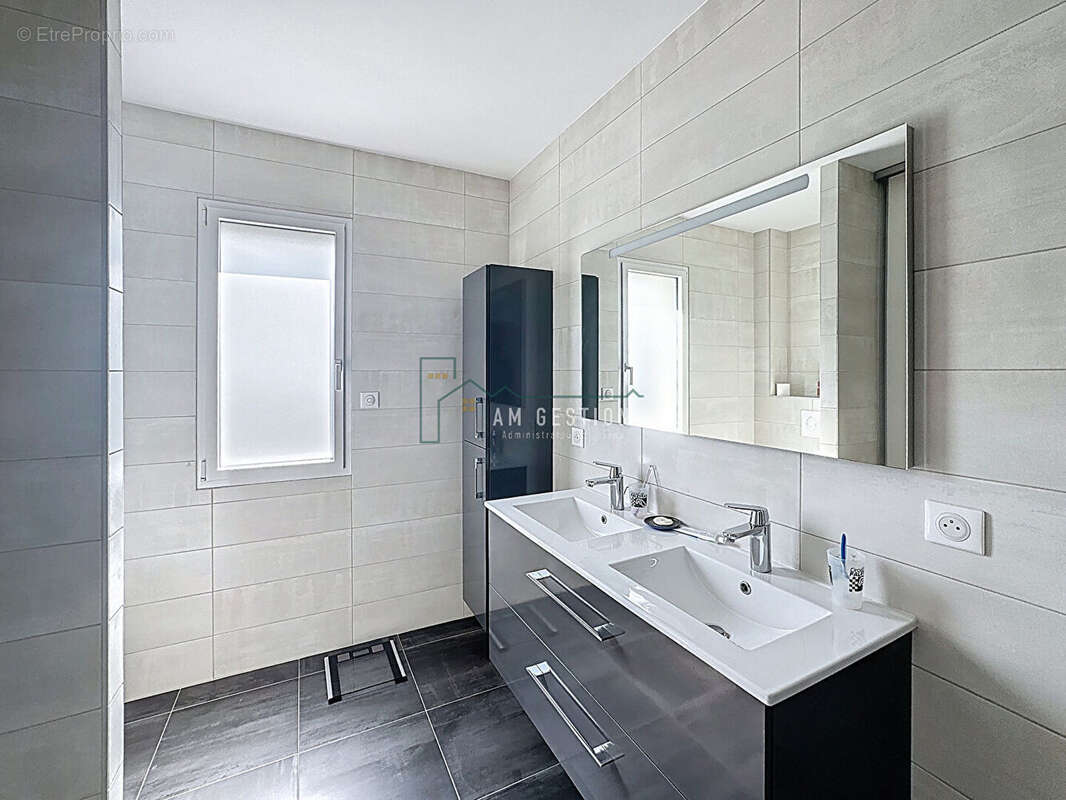 Maison à SAINT-JUNIEN