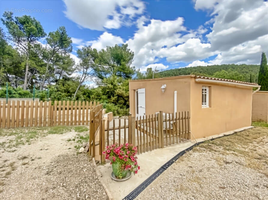 Maison à VENTABREN