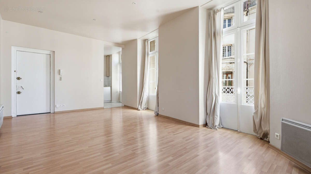 Exclusivité - hypercentre - t2 - 44,63m2 - balcon - photo 3