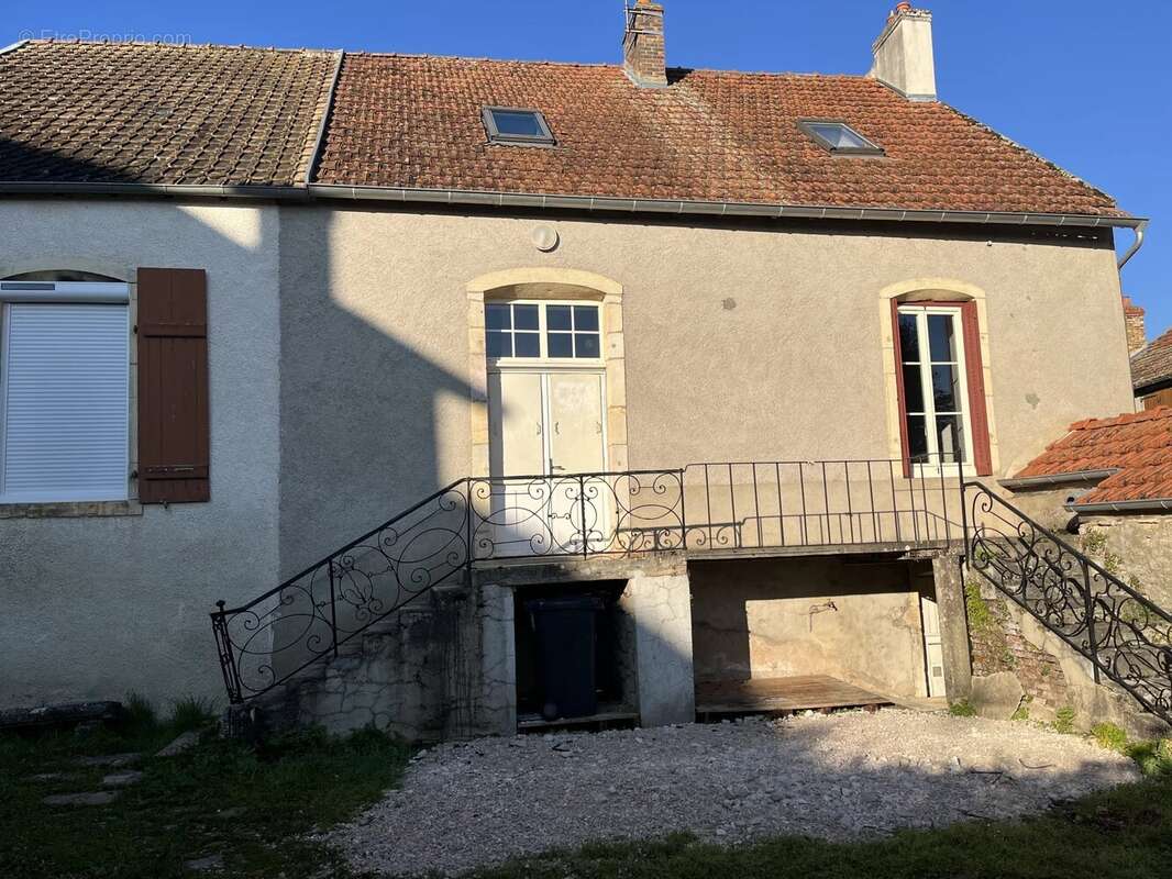 Maison à FLEUREY-SUR-OUCHE