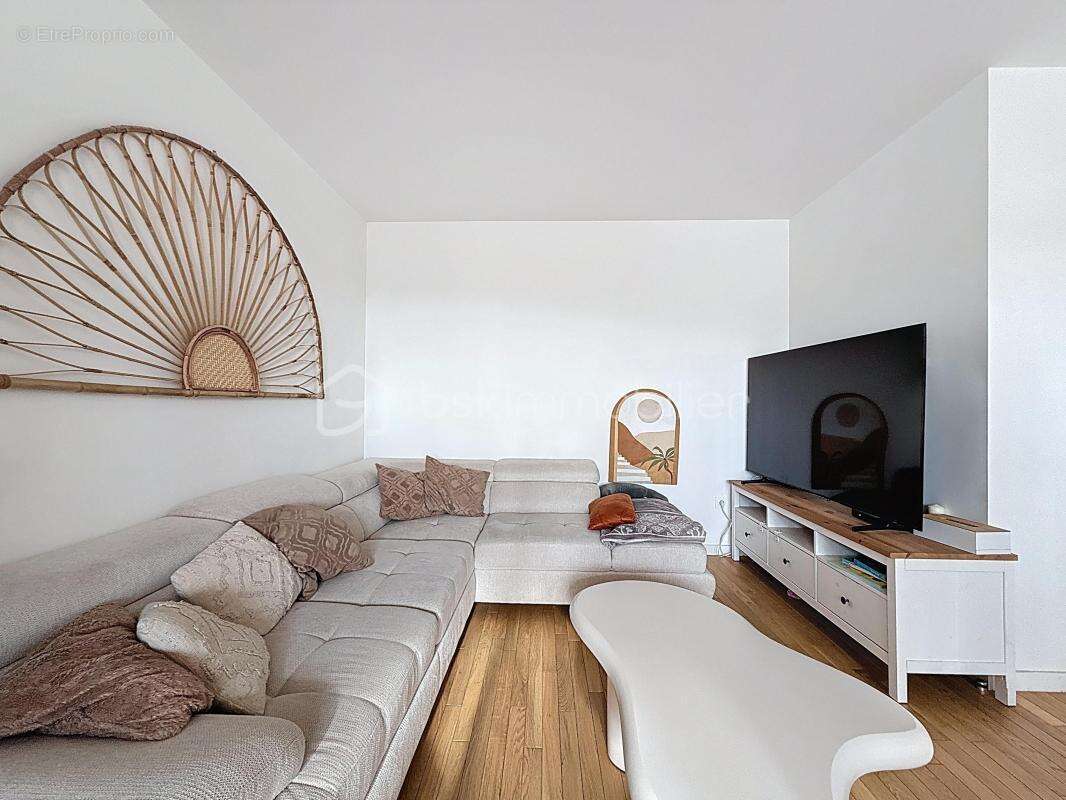 Appartement à LE MESNIL-LE-ROI