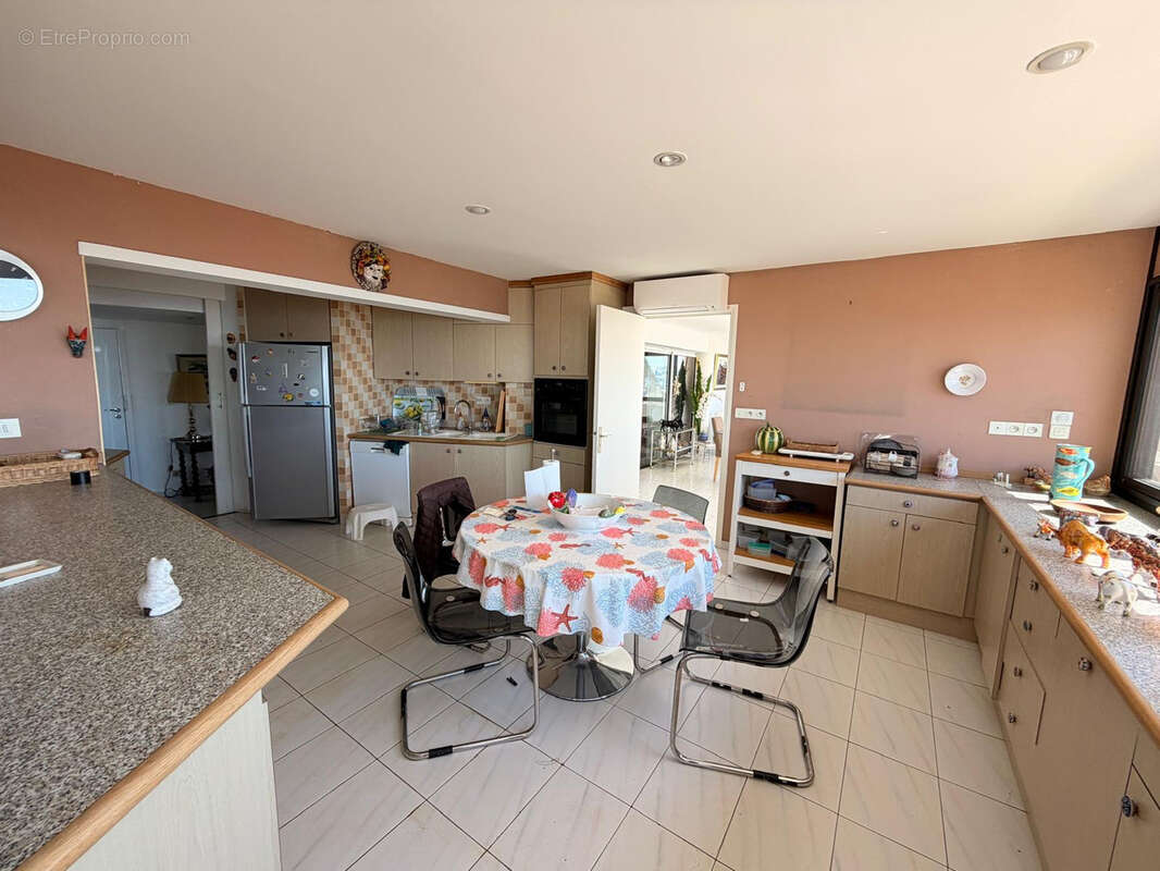 Appartement T3 de 130m2 au 9ème et dernier étage avec parking et garage - CENTRE VILLE VUE MER LA GRANDE MOTTE - photo 8