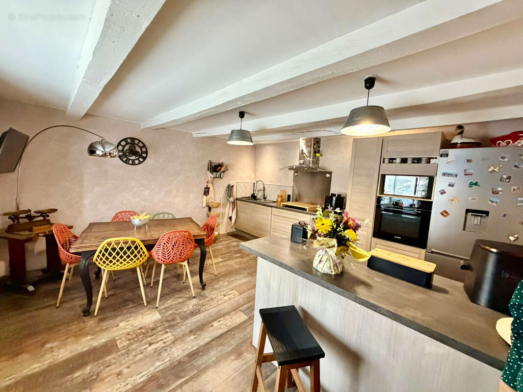 Vente charmante maison rénovée, mitoyenne, sur terrain de  24,77 ares ROYE - photo 6