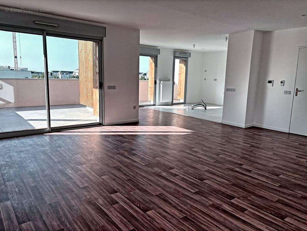 Appartement NEUF AVRILLE 4 pièce(s) - photo 4