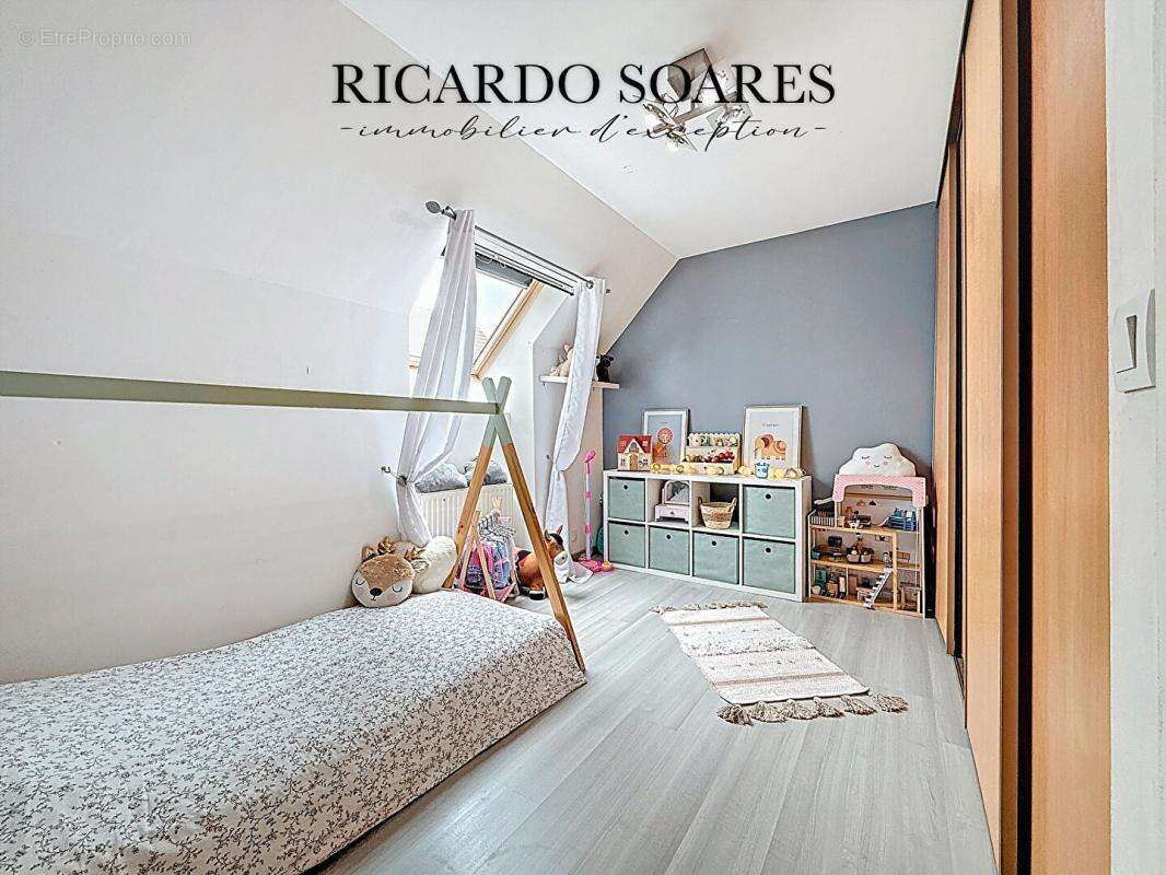 Maison à CHEVRIERES