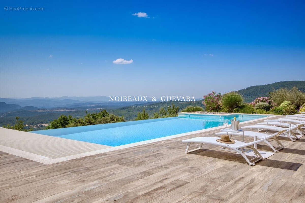 Maison 400 m² à Seillans  - photo 3