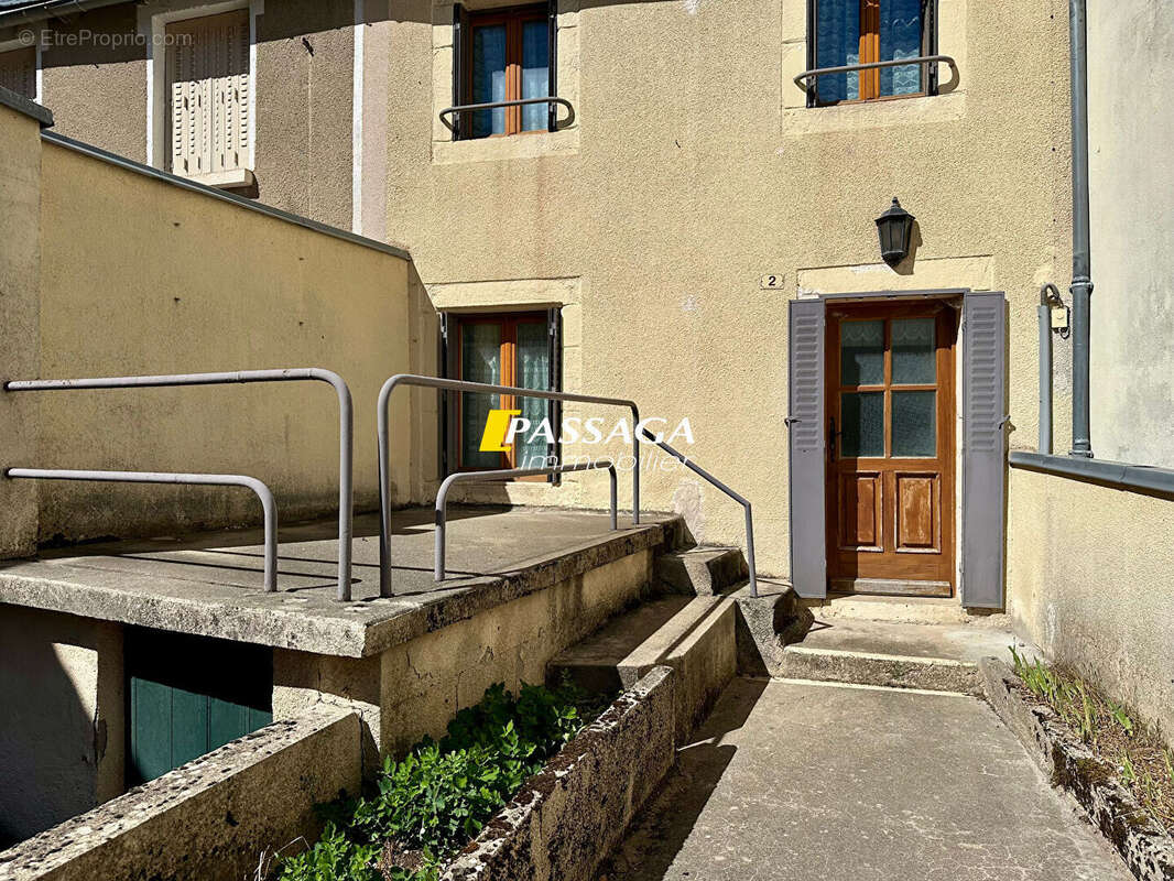 A VENDRE - Maison d'habitation de type 3 avec terrasses et jardin non attenant - SAINT GERMAIN DU TEIL - photo 2