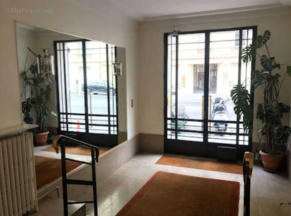 Appartement Paris Trocadéro 4 pièce(s) 82.07 m2 HSP 2.78M - photo 4