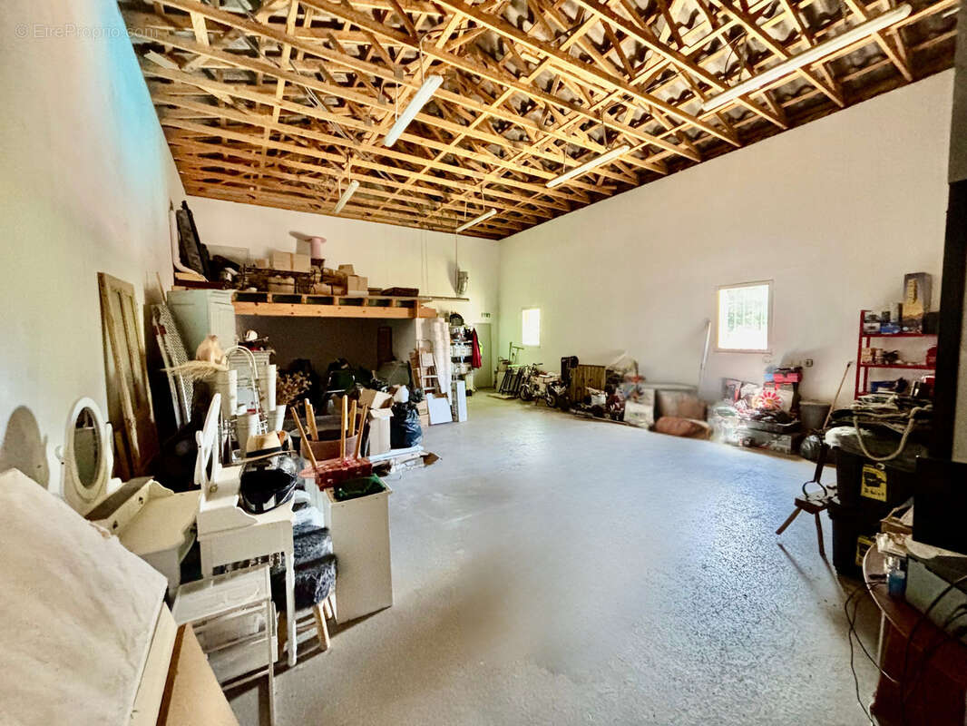 Commerce à MALAUCENE