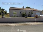 Maison de Plain pied - Maison à LE CHAMP-SAINT-PERE