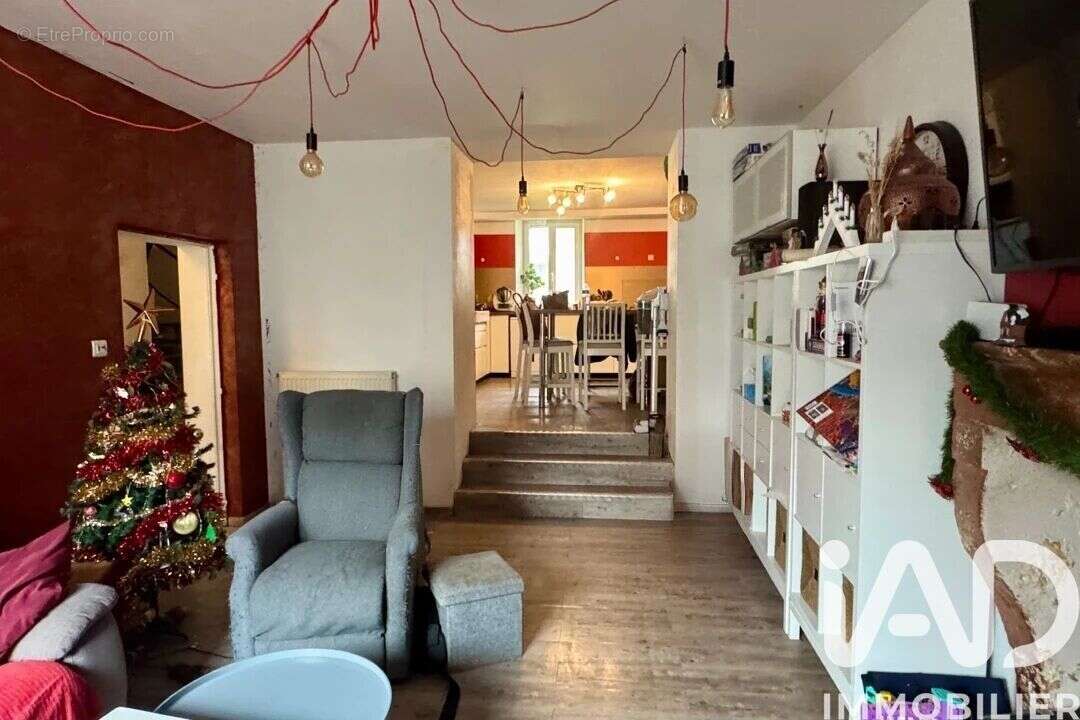 Photo 5 - Maison à VILLEBOIS-LAVALETTE