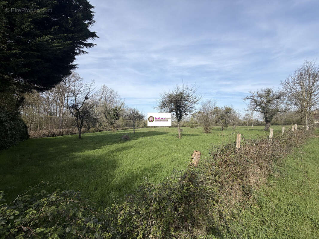 Maison à VILLAINES-LA-CARELLE