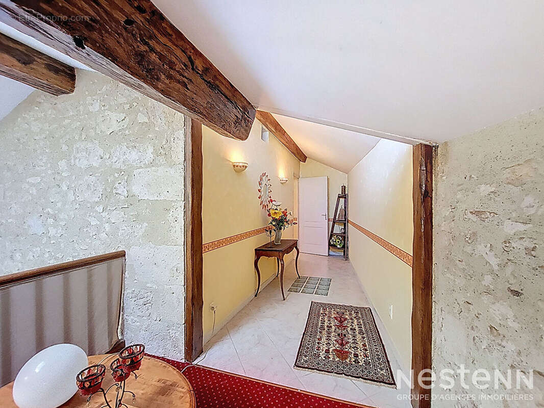 A Vendre Maison en pierre rénovée de 175 m² avec jardin et garage dans un hameau de Condom - photo 12
