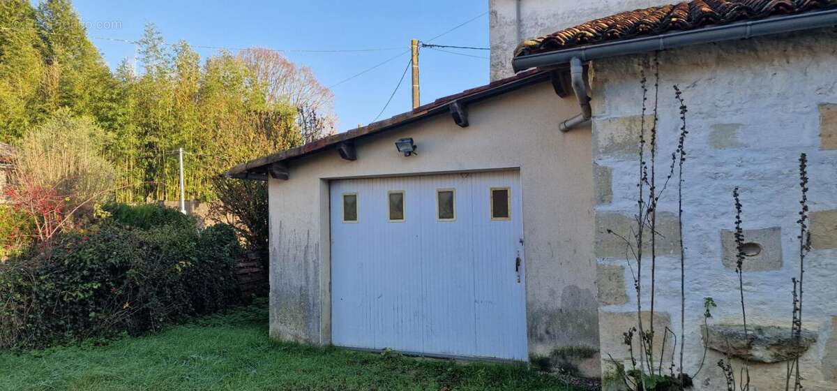 Maison de village, 5 pièces, dépendances et grand terrain  Valdelaume (79) - photo 10