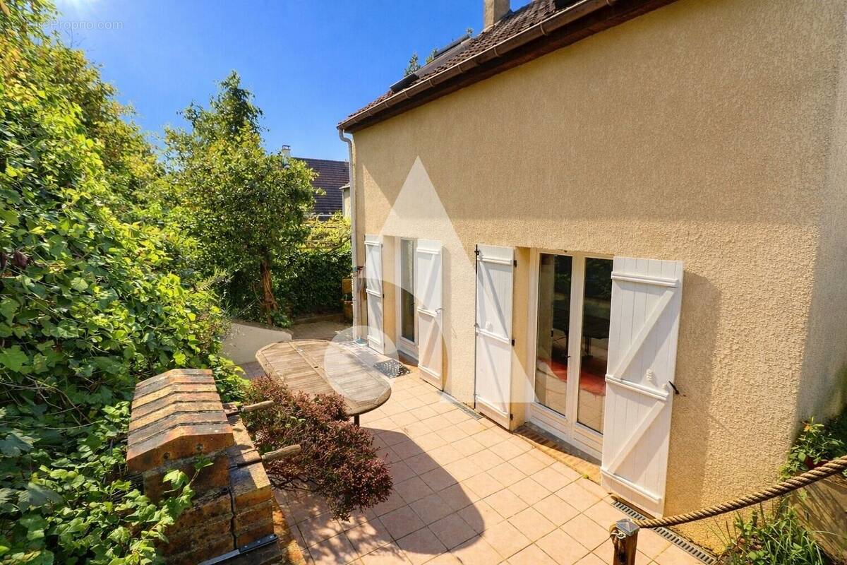 Maison à MERY-SUR-OISE