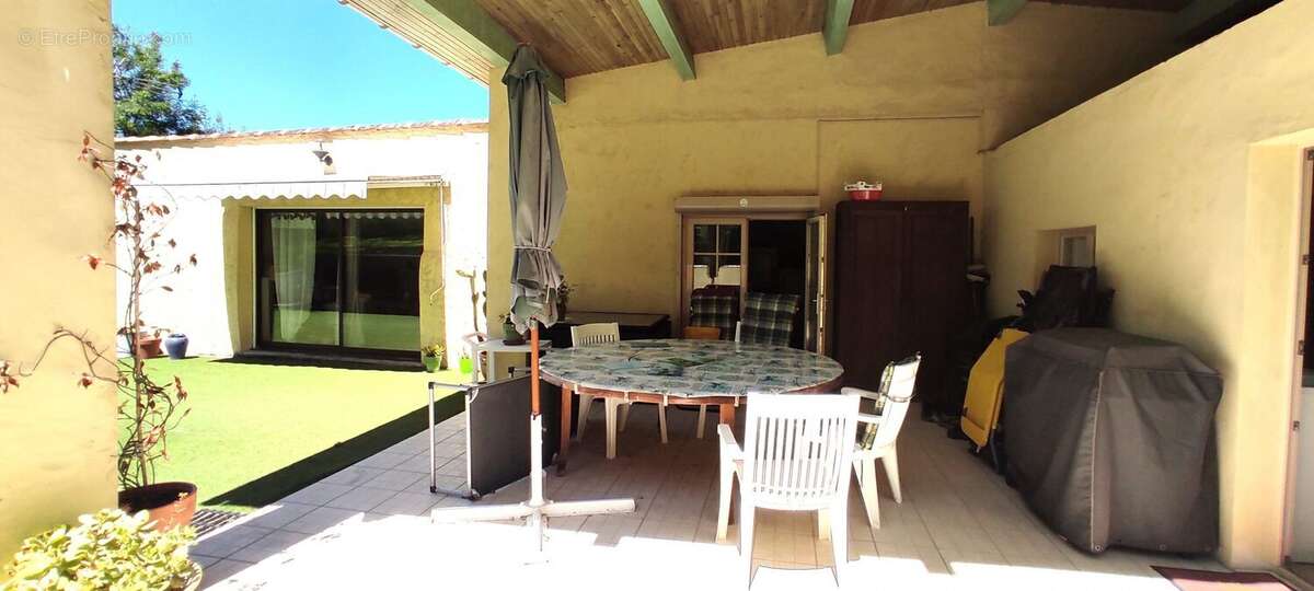 Maison à FONTCOUVERTE