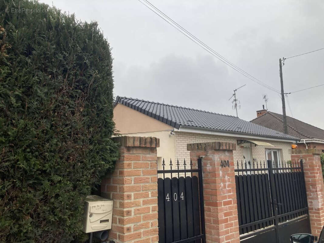 Maison à OSTRICOURT