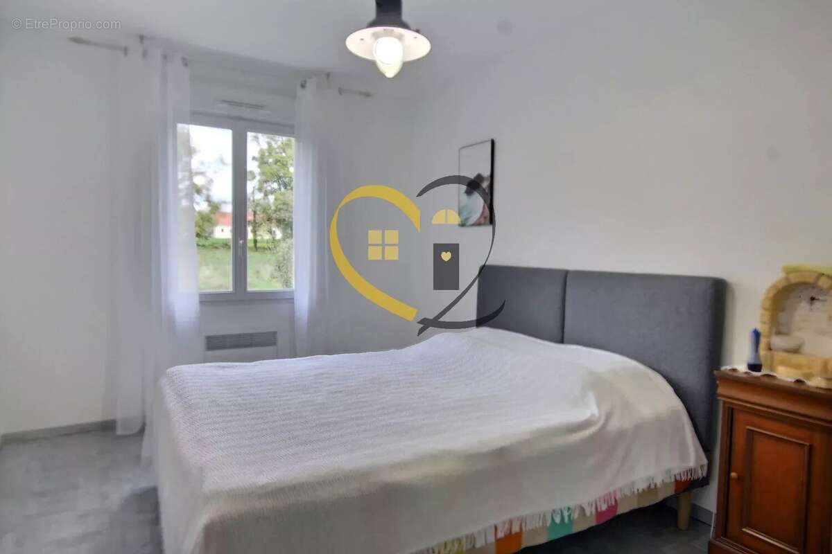 Maison à MERY-ES-BOIS