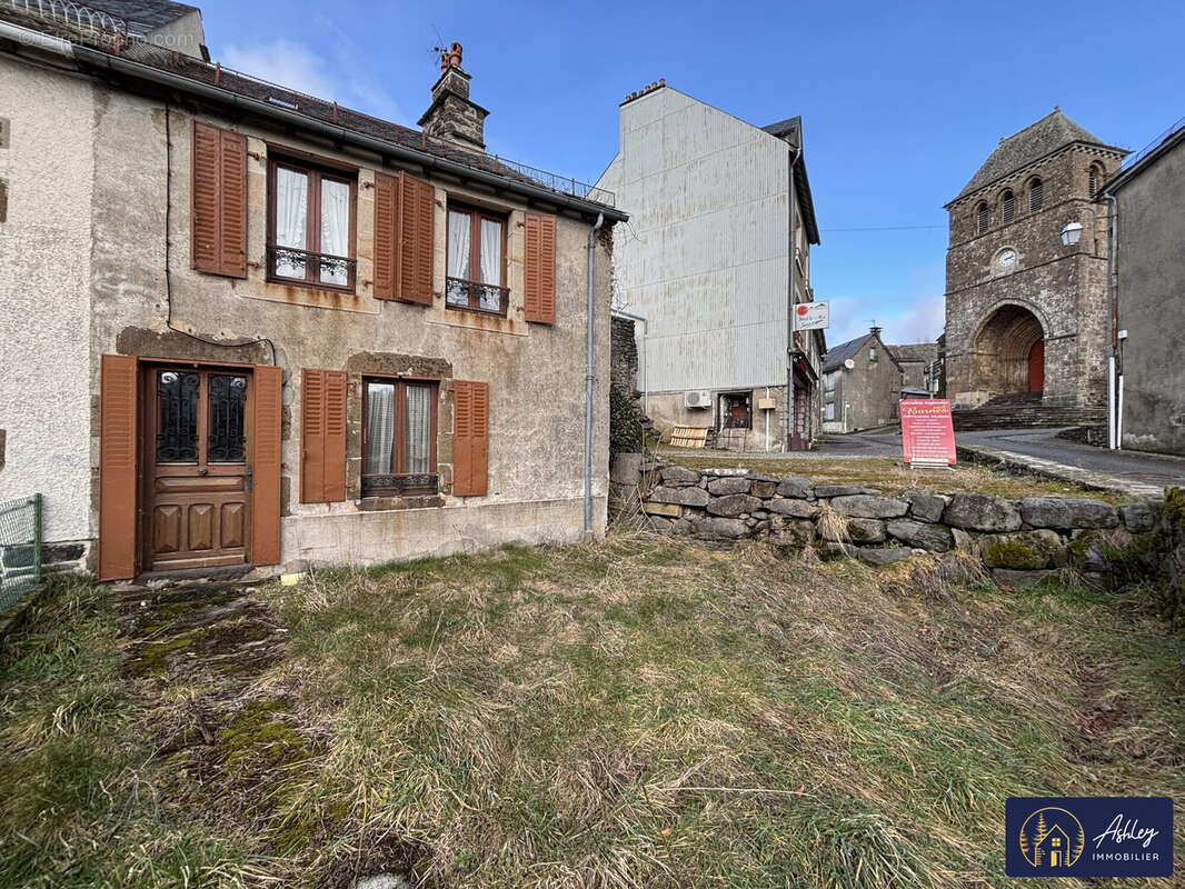 Maison 3 pièces TRIZAC (Cantal)  - Maison à TRIZAC
