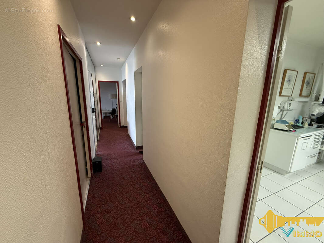 Cabinet / Local Professionnel 119,45m2 - 7 places de parkings - photo 9