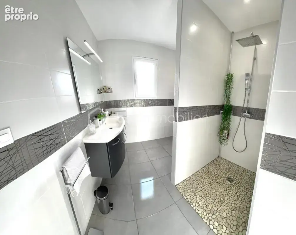 A vendre villa trois faces recente de 82m² sur terrain de 286m² a elne - en plain pied - deux chambres - garage - aucun travaux  - photo 20