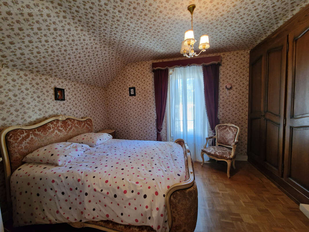 Maison à ALLASSAC