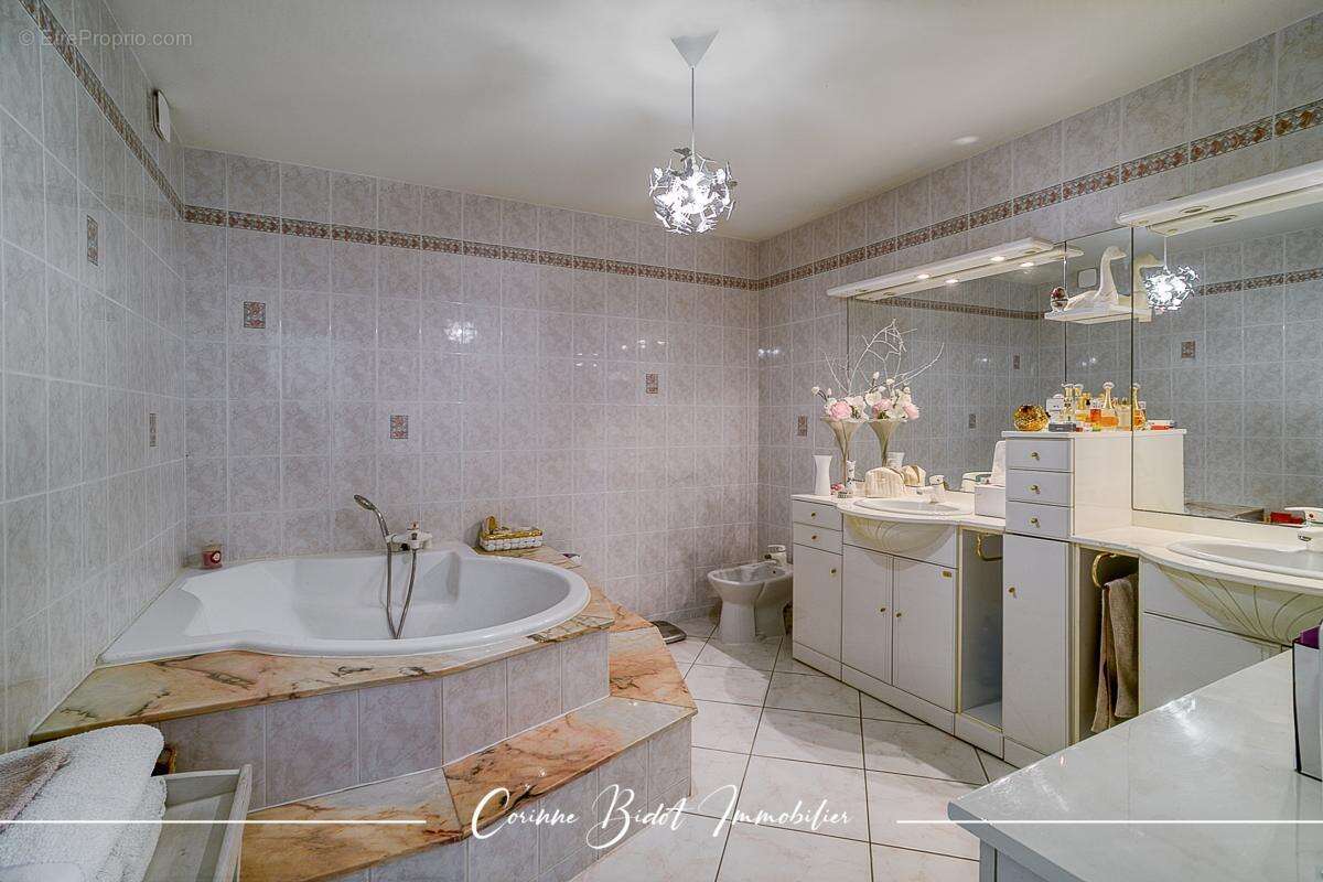 Maison à SAINT-PIERRE-DE-CHANDIEU