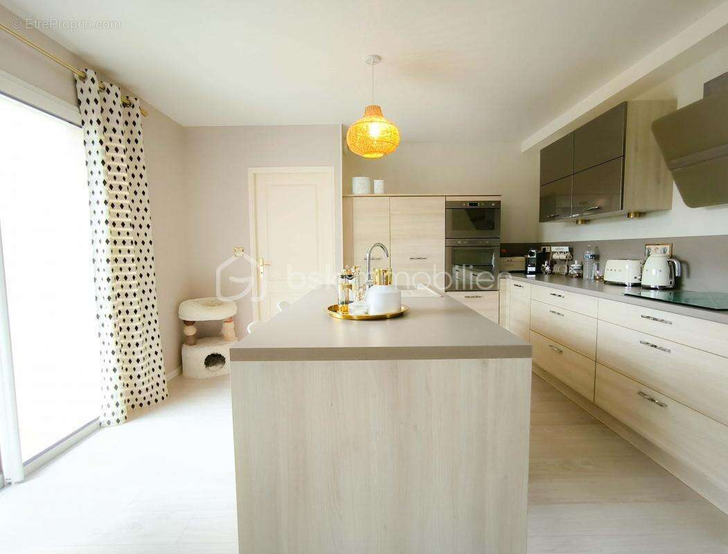 Maison à COSSE-LE-VIVIEN