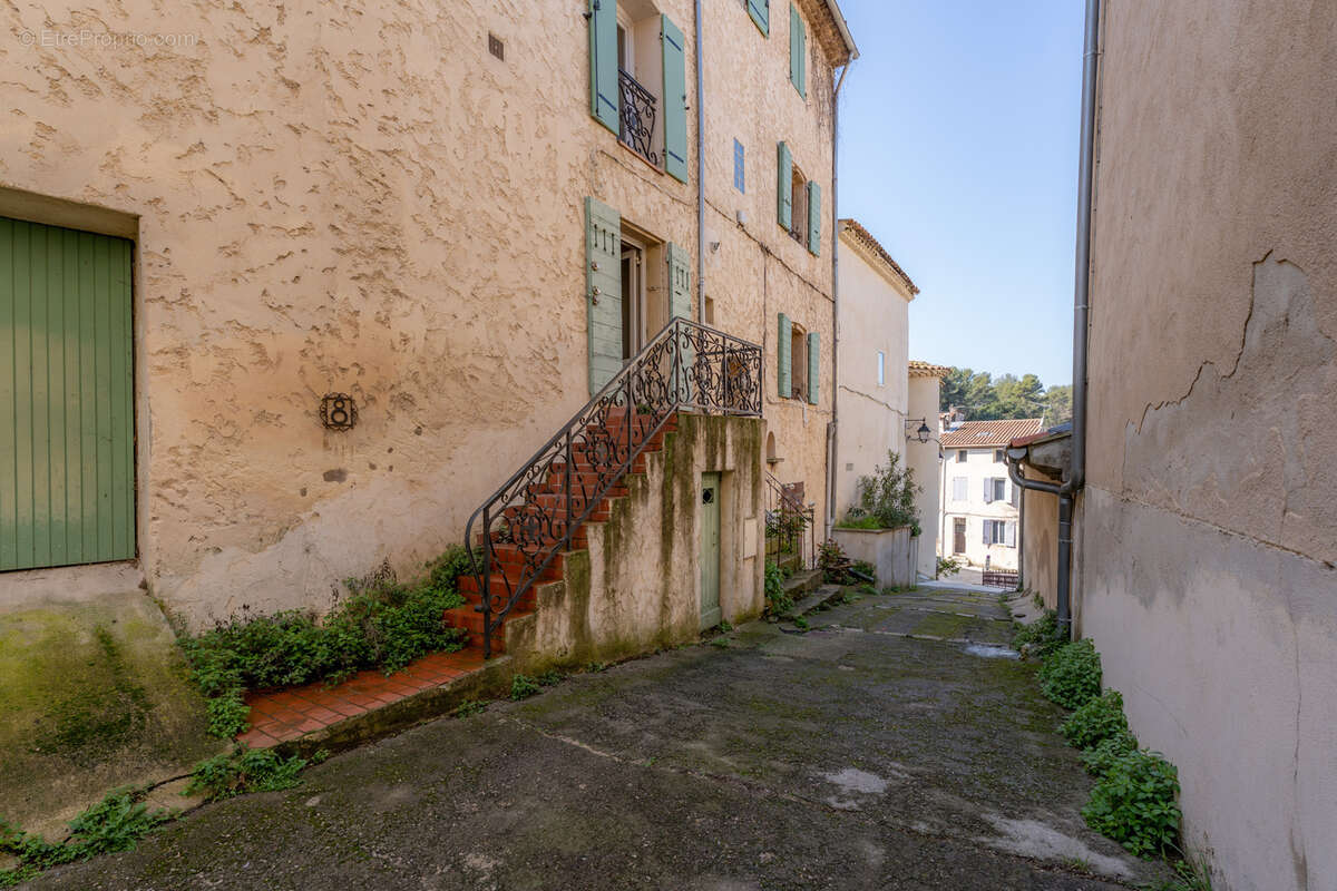 Maison à SIMIANE-COLLONGUE