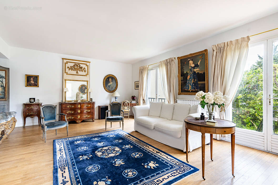 VERSAILLES  - Maison 200 m² + studio indépendant de 26 m². - photo 2