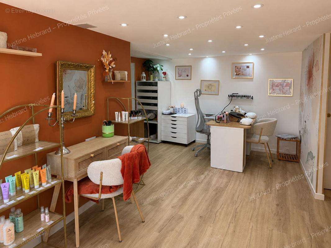 AUBIAT (63260) ?Maison de caractère rénovée d'environ 170 m² avec 4 chambres, suite parentale et espace professionnel - photo 7