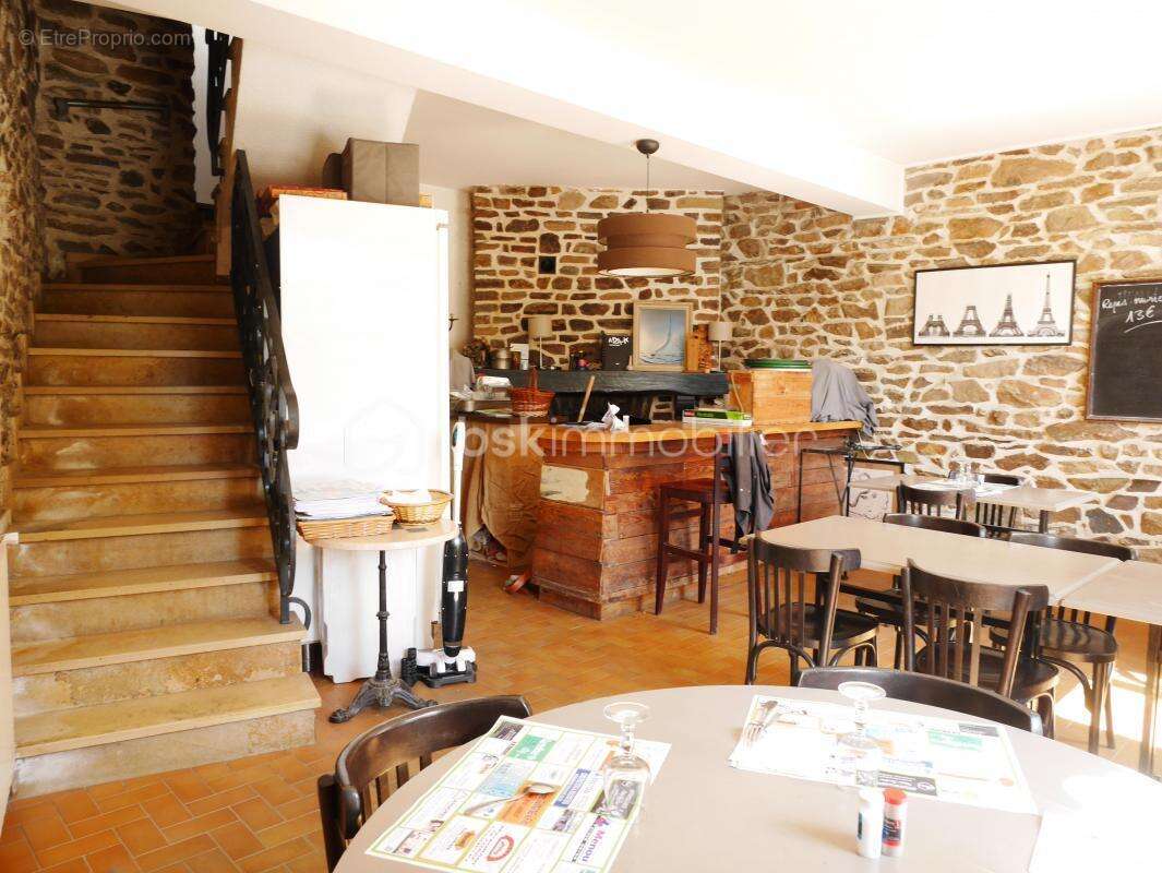 Commerce à LA CHAPELLE-JANSON