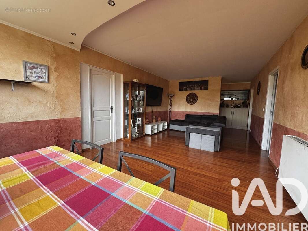 Photo 2 - Appartement à SAVIGNY-LE-TEMPLE